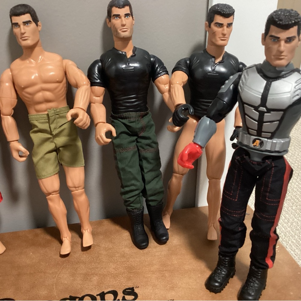 Action Figures Set with Accessories - Picture 3 of 4